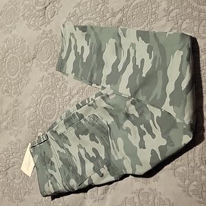 Universal Thread Camouflage skinny  light weight, high rise Womens jeans